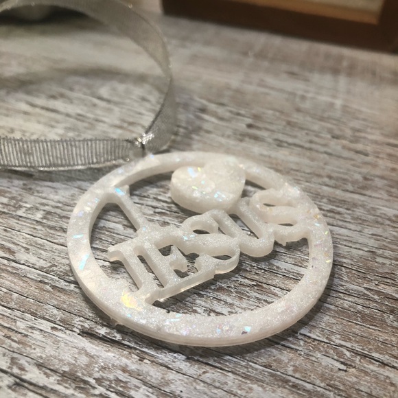 I ❤️ Jesus Ornament - Picture 5 of 10